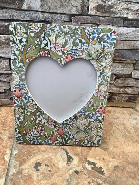 William Morris Golden Lily Print Decoupaged Heart Picture Frame - image 1