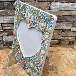 William Morris Golden Lily Print Decoupaged Heart Picture Frame - thumbnail 2