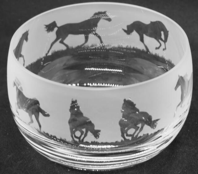 Galloping Horses - Clear Glass 13cm Bowl With Engraved Galloping Horses Frieze Design - image 1