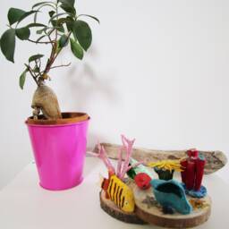 Paperweight Marine Scene With Yellow & Brown Tropical Fish Entirely Hand Made - thumbnail 3