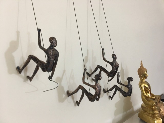 4 Piece Climbing Sculpture Wall Art Gift For Home Decor Interior Design Rock Man Contemporary Artwork Resin Alian Bronze Antique - image 1