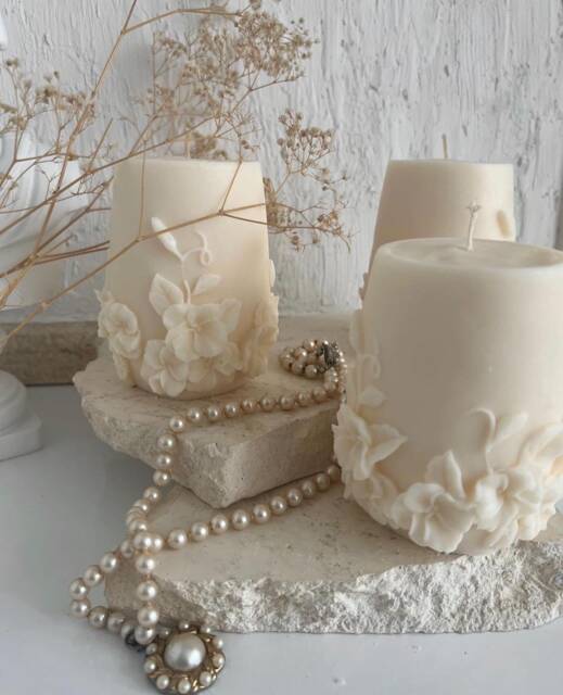 Gabrielle Flowery Candle - image 1