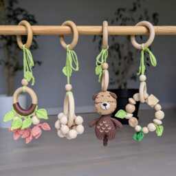 Baby Play Gym Toys Crochet Otter & Wooden Rings - thumbnail 2