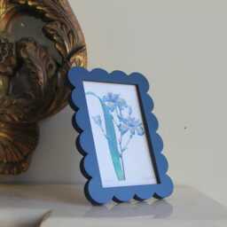 Chunky Scallop Photo Frame Freestanding Or Wall Mount, Easy-Change Magnetic Front - thumbnail 2
