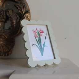 Chunky Scallop Photo Frame Freestanding Or Wall Mount, Easy-Change Magnetic Front - thumbnail 3