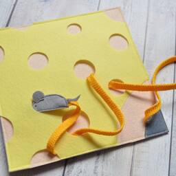 Felt Lacing Quiet Book Page Montessori Toddler Toy - thumbnail 4