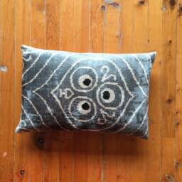 Gray Evil Eye Ikat Velvet Pillow Cover Traditional Handwoven Uzbek Silk Damask - thumbnail 3