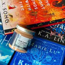 Booklover Soy Candle - thumbnail 3