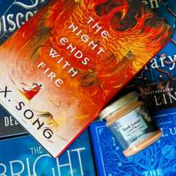 Booklover Soy Candle - thumbnail 2