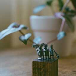 Bronze Painter Figurine With Canvas Three Kobito-San Painting Together, Art Lover Gift, Lost-Wax Cast - thumbnail 2