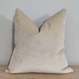 Designers Guild Calaggio Indigo & Omega Velvet Cushion Cover 45x45 cm - thumbnail 3
