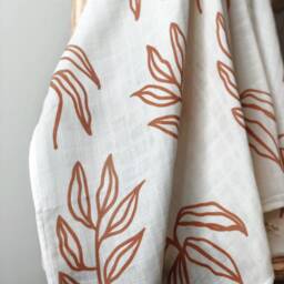 Muslin Baby Swaddle - Autumn Leaves, Organic Cotton & Bamboo, 120x120 cm - thumbnail 2