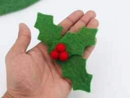 Wool Felt Holly Mistletoe Ornament - Leaf Garland Xmas Ornaments For Christmas Tree Decorations - thumbnail 1