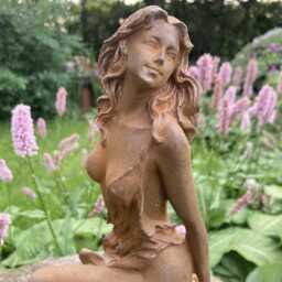 Rusty Cast Iron Lady Statue Garden Ornament - thumbnail 4