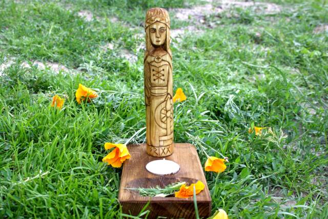 Frigg Statue With Small Altar. Hand Carved Linden Wood Figurine. Vikings Goddess.(7 Inches - image 1