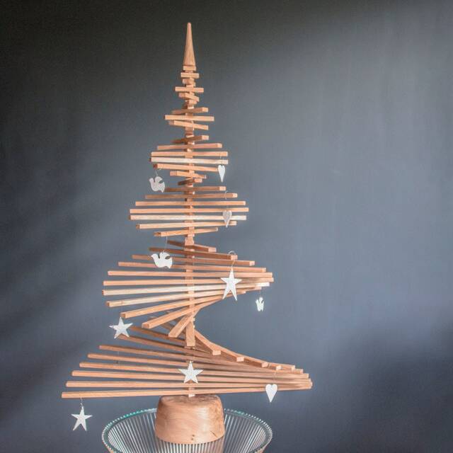 Alternative Oak Christmas Tree - image 1