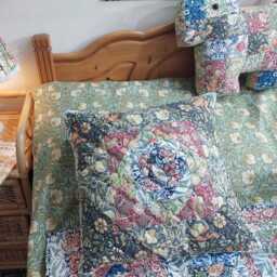 William Morris Throw Pillow, Bedroom Scatter Cushion, Complete With Insert - thumbnail 2