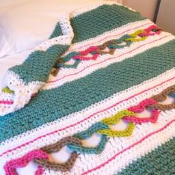 Interwoven Heart Crochet Blanket Chunky Yarn Throw - thumbnail 3