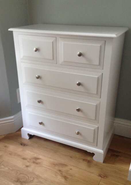 Chest Of Drawers - 2 Over 3 Raised & Fielded Style With Cut Out Plinth