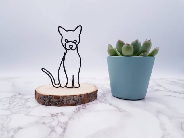 Wire Cat Sculpture, Pet Memorial Portrait, Desk Decor - image 1