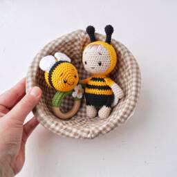 Honey Bee Baby Gift Box With Small Crochet Toy, Bumble Toy & Sunflower Summer Shower For Mom To Be - thumbnail 4