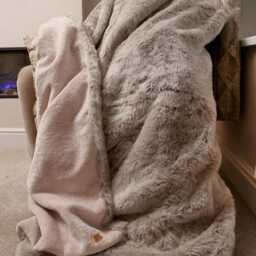 Handmade Faux Fur Throw Coconut Cream Sheepskin Lining - thumbnail 2