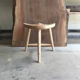 Ash Three Leg Milking Stool - thumbnail 2