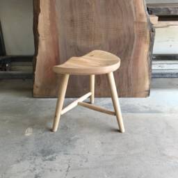 Ash Three Leg Milking Stool - thumbnail 3