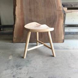 Ash Three Leg Milking Stool - thumbnail 4