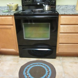 Crocheted Round Rug in Brown & Blues - thumbnail 4