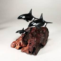 Orca Killer Whale Family Sculpture By John Perry, On Polished Burlwood Base. Signed - thumbnail 4