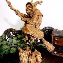 La Befana The Witch Statue, Hand Painted Resin Sculpture - Rustic Folklore Crone Figurine Spooky Home Decor For Halloween Dark Christmas - thumbnail 2
