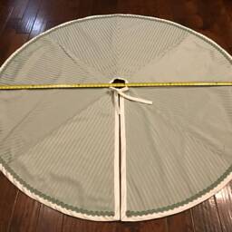 Handmade 68.75 Inch Frosted Green Christmas Tree Skirt - Made in Usa - thumbnail 3