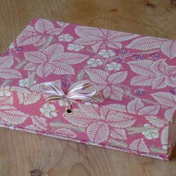 William Morris Box File in Bramble Claret - A4 Office Collection & Stationery Handmade England - thumbnail 3