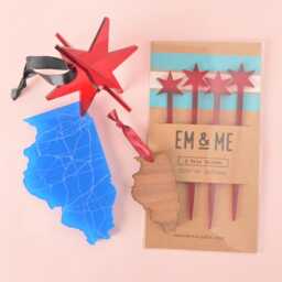 Chicago Star Ornament, Red Acrylic, Minimal Simple Christmas Decor - thumbnail 4