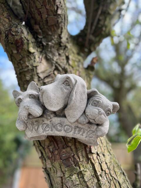 stone/Concrete Wall Hanging Dog Welcome Sign Garden Ornament