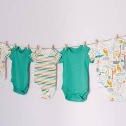Baby Shower Decoration, Grow Clothesline Wall Display, Bodysuit Bunting - thumbnail 3