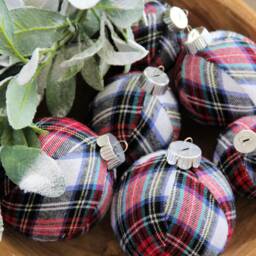 Plaid Fabric Christmas Ornaments Shatterproof Tree Decor - thumbnail 2