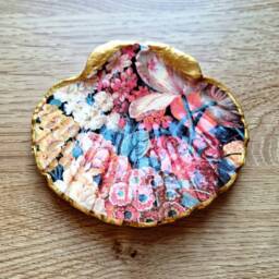 Decoupage Scallop Shell Trinket Dish - Floral Pattern, Gold Accent - thumbnail 3