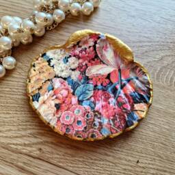 Decoupage Scallop Shell Trinket Dish - Floral Pattern, Gold Accent - thumbnail 4
