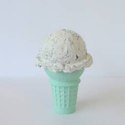 Fake Ice Cream Single Scoop Cookies & Cream, Flat Cake Cone - thumbnail 3