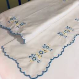 Embroidered Organic Cotton Crib Sheet Set Floral Motif, Scalloped Edge - thumbnail 2