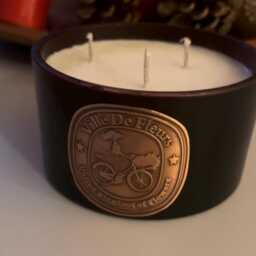 Queen Cleopatra's Secret Soy Candle, Black Pomegranate, Rose & Amber - thumbnail 2
