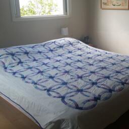 Double Wedding Ring Bedspread Quilt, Handmade Bed Quilt Cover, Patchwork Present, Anniversary Gift - thumbnail 3