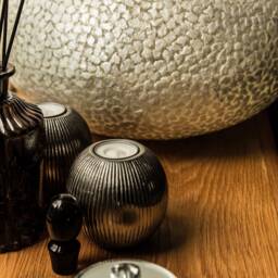 stunning White Mother Of Pearl Ovo Table Lamp Elara Oyster Shell Unique & Unusual Eco-Chic Lighting - thumbnail 2