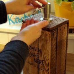 "Rustic Xl Soap Dispenser Made Of Reclaimed Wood With Vintage Print ""Savon De La Bonne M??re" - thumbnail 4