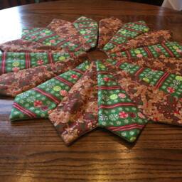 Quilted Christmas Tree Skirt Glittery Gingerbread & Peppermint, 26-Inch - thumbnail 2
