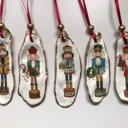 Boxed Set Nutcracker Gold Oyster Shell Ornament Set, Handmade Christmas Decoration - thumbnail 2