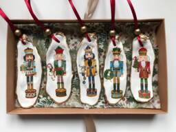 Boxed Set Nutcracker Gold Oyster Shell Ornament Set, Handmade Christmas Decoration - thumbnail 1