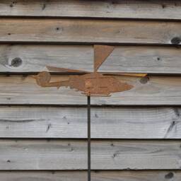 Rusty Metal Lynx Helicopter Garden Decoration - Aviation Gift - thumbnail 1
